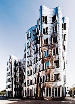Neuer Zollhof 2 / Arch. Frank O. Gehry