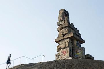 Betonskulptur ,Himmelsleiter auf der Halde Rheinelbe in Gelsenkirchen
